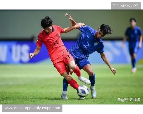 亚洲球队在赛赛场上交锋，亚洲足球联队